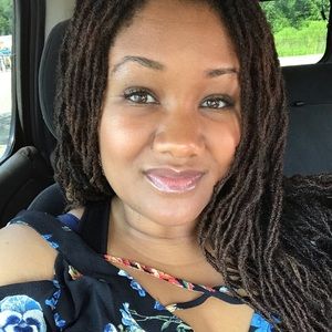 Meet your Posher, Latoya